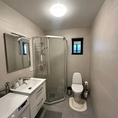 New And Bright Near Zoo And Kjevik Airport *