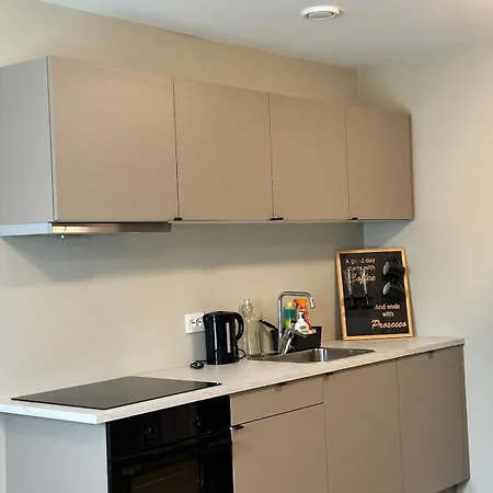 Apartment New And Bright Near Zoo And Kjevik Airport