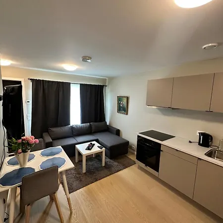 New And Bright Near Zoo And Kjevik Airport *