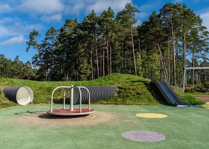 New And Bright Near Zoo And Kjevik Airport *