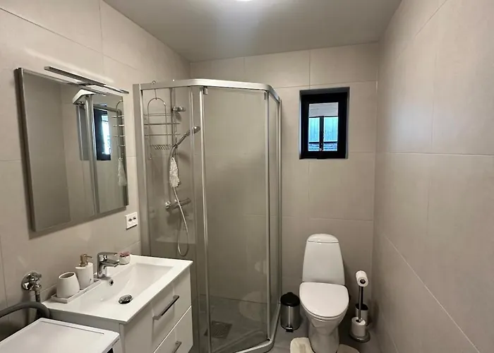 New And Bright Near Zoo And Kjevik Airport *